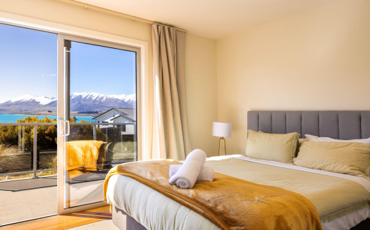 Motuariki Lakeview Room #3