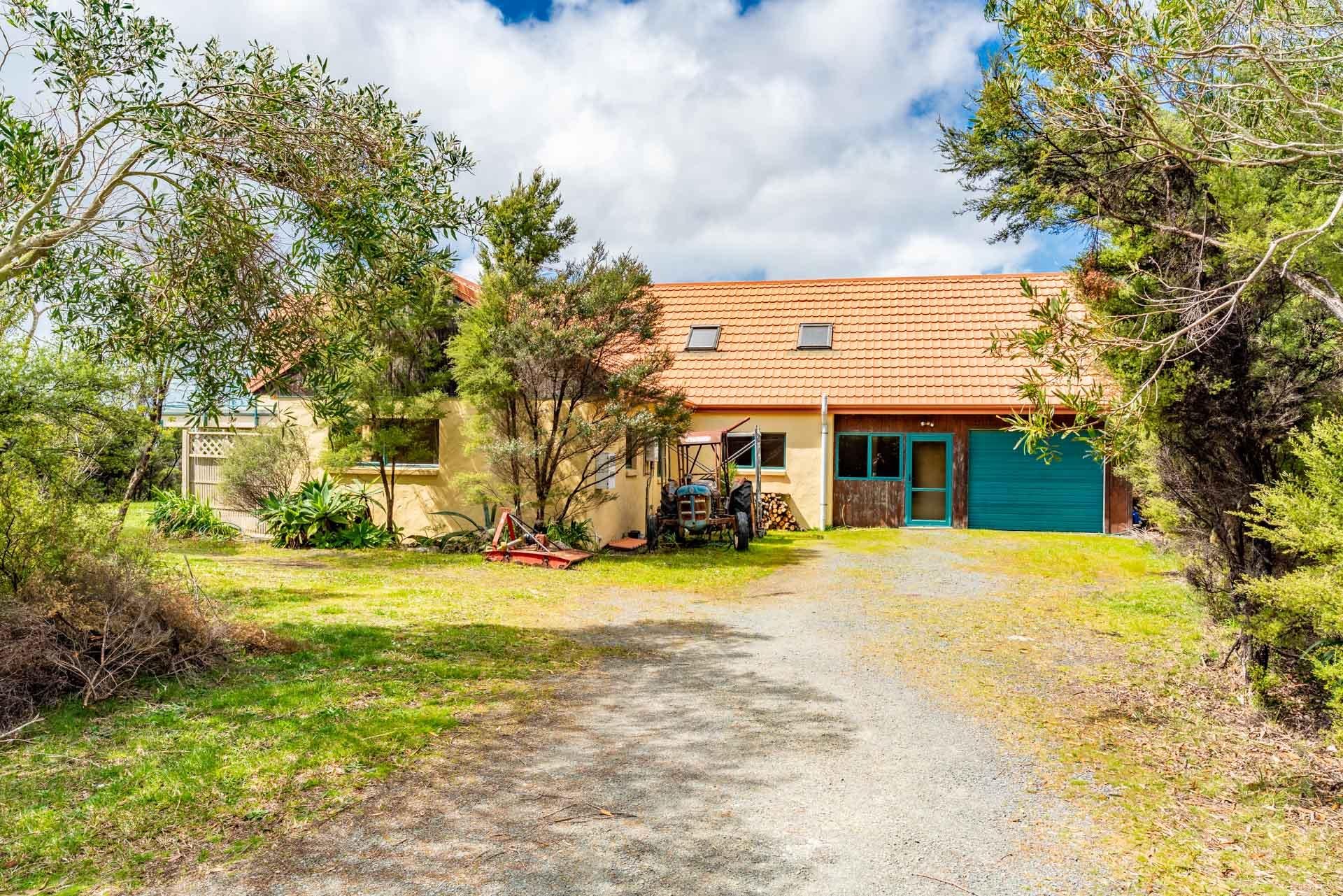 Hilltop Retreat, Mangawhai, Mangawhai Heads, beach, surf, estuary